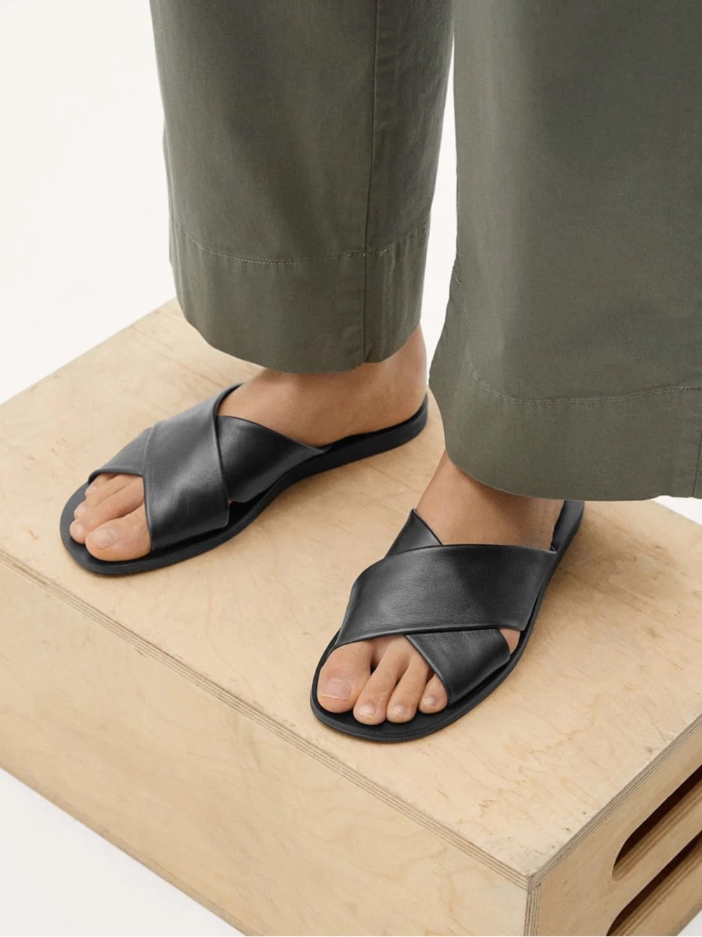 NWT Everlane The Day Crossover Sandal